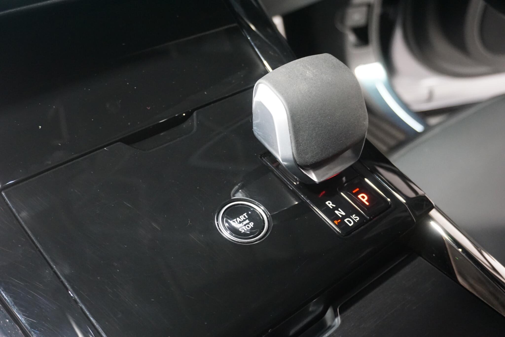 Land Rover Range Rover Sport 3.0 D300 MHEV Dynamic SE SUV 5dr Diesel Auto 4WD Euro 6 (s/s) (300 ps)